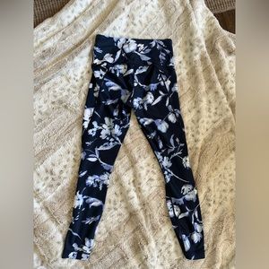 Athleta Water Flower Salutation 7/8 In Powervita